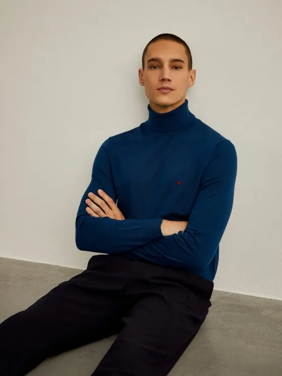 100% wool turtleneck sweater