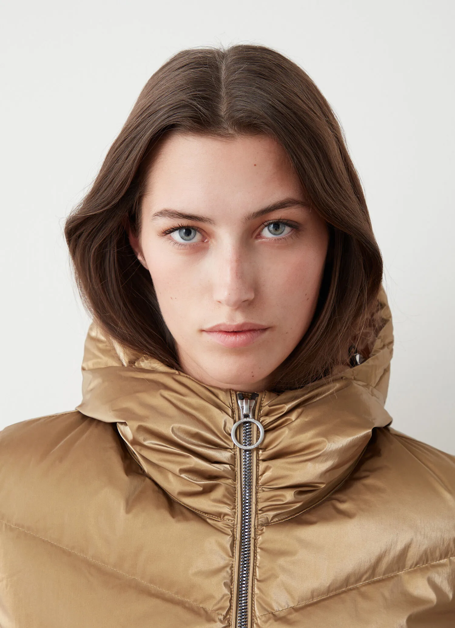 Metallic-effect gold down jacket-