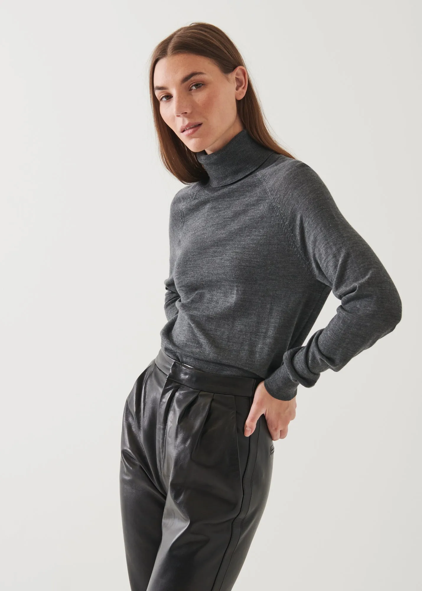 SUPERFINE MERINO BOYFRIEND TURTLENECK