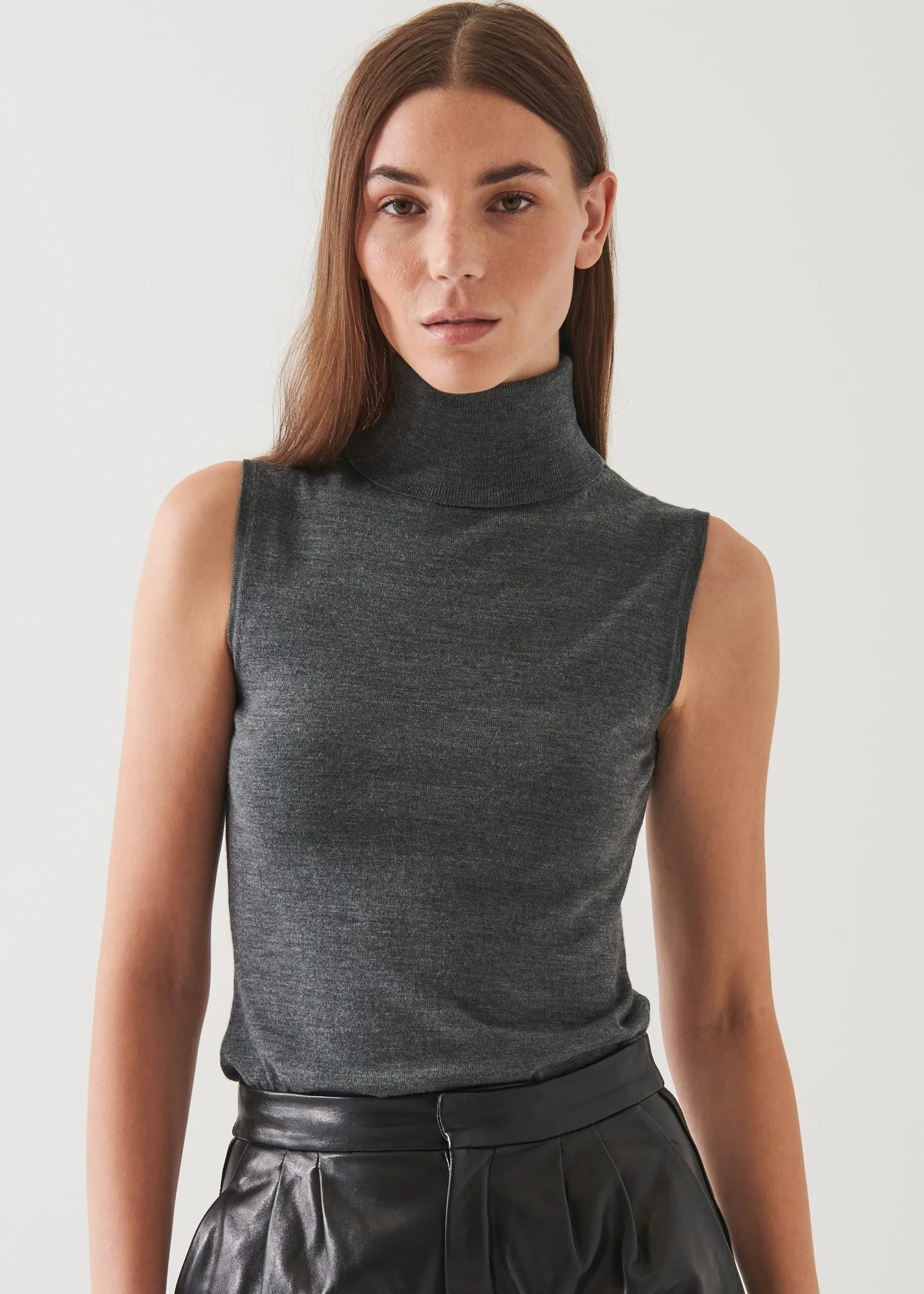 SUPERFINE MERINO SLEEVELESS TURTLENECK