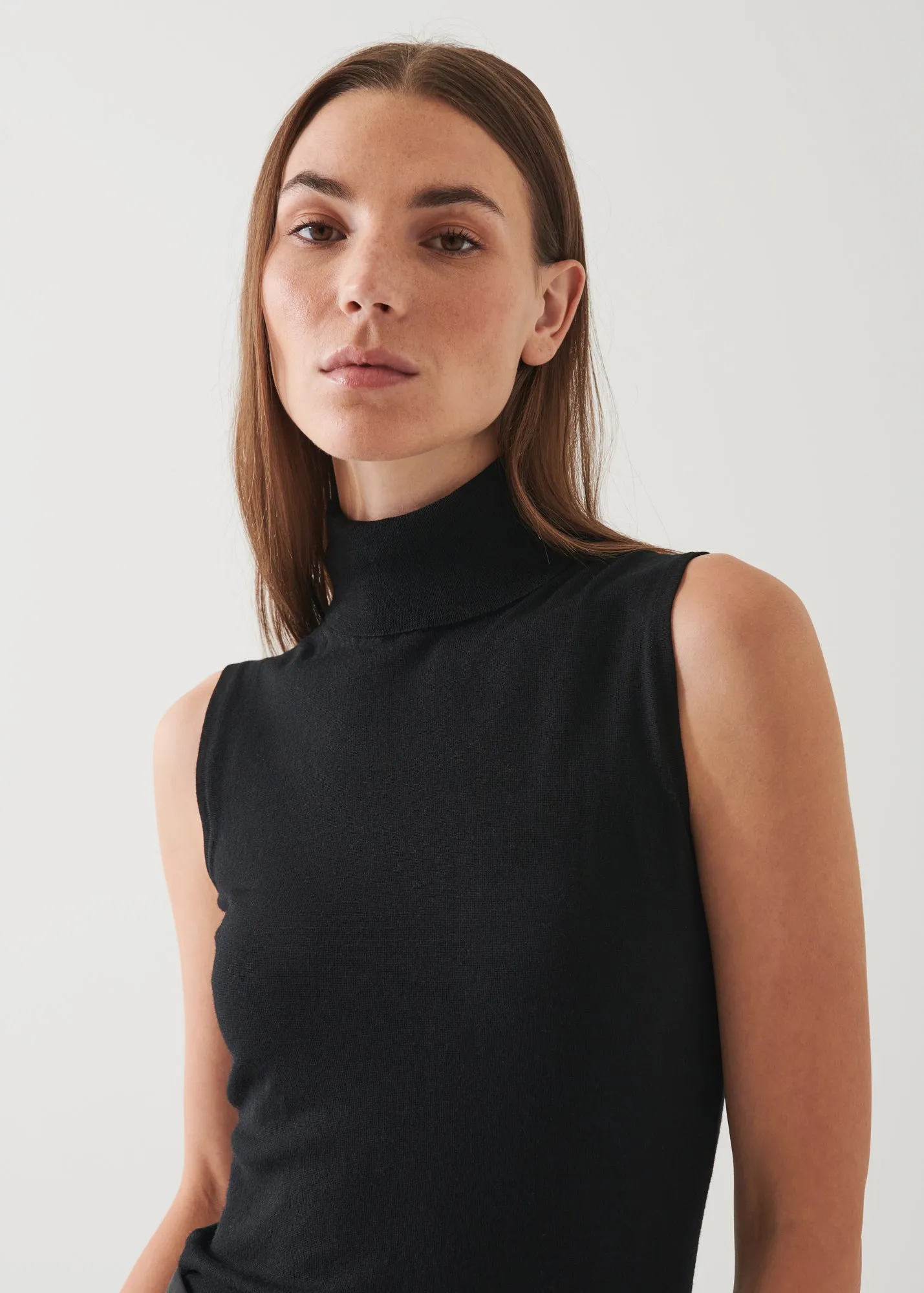 SUPERFINE MERINO SLEEVELESS TURTLENECK