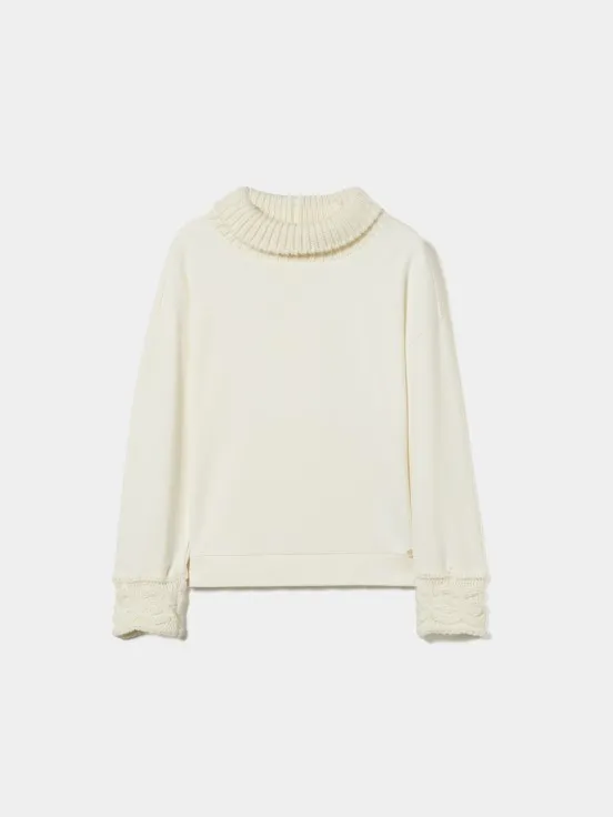 Turtleneck sweater with knitted mesh