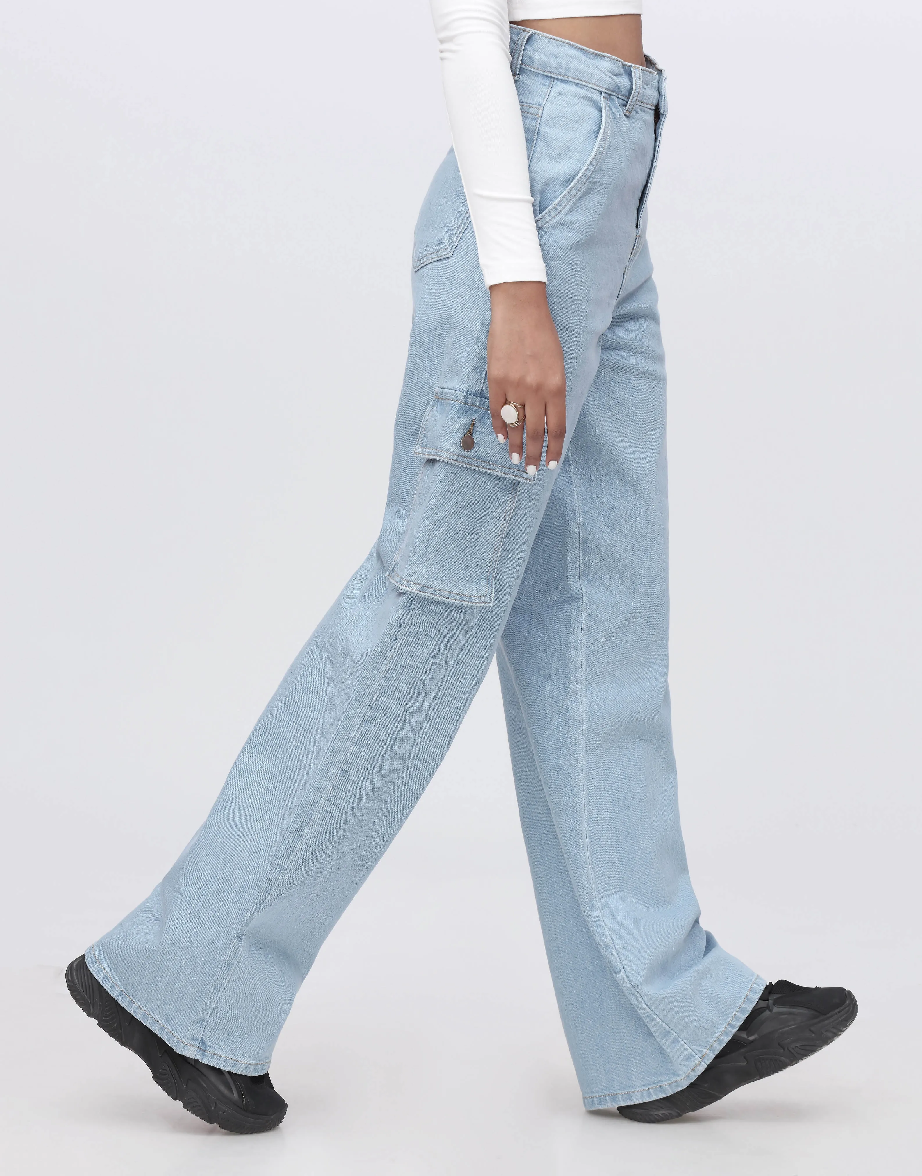 Wide Leg Cargo Jeans Light Wash